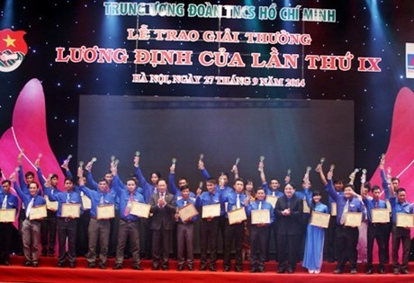 150 rural youths receive Luong Dinh Cua award  - ảnh 2